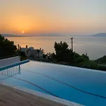 Vila Amalia Theologos (Phthiotis)