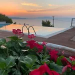 Amalia Вилла Теологос