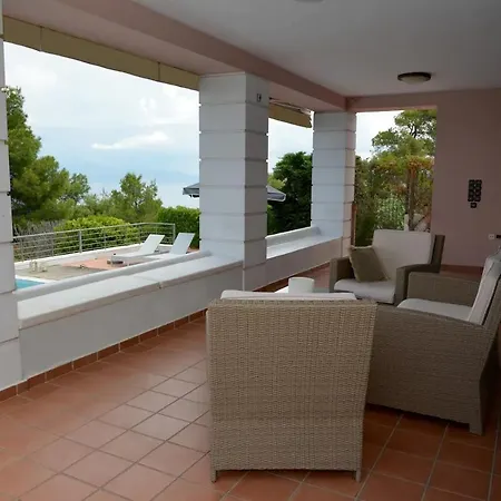 Amalia Βίλα Θεολόγος