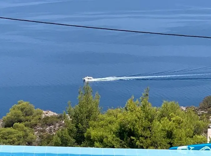 Amalia Βίλα Θεολόγος